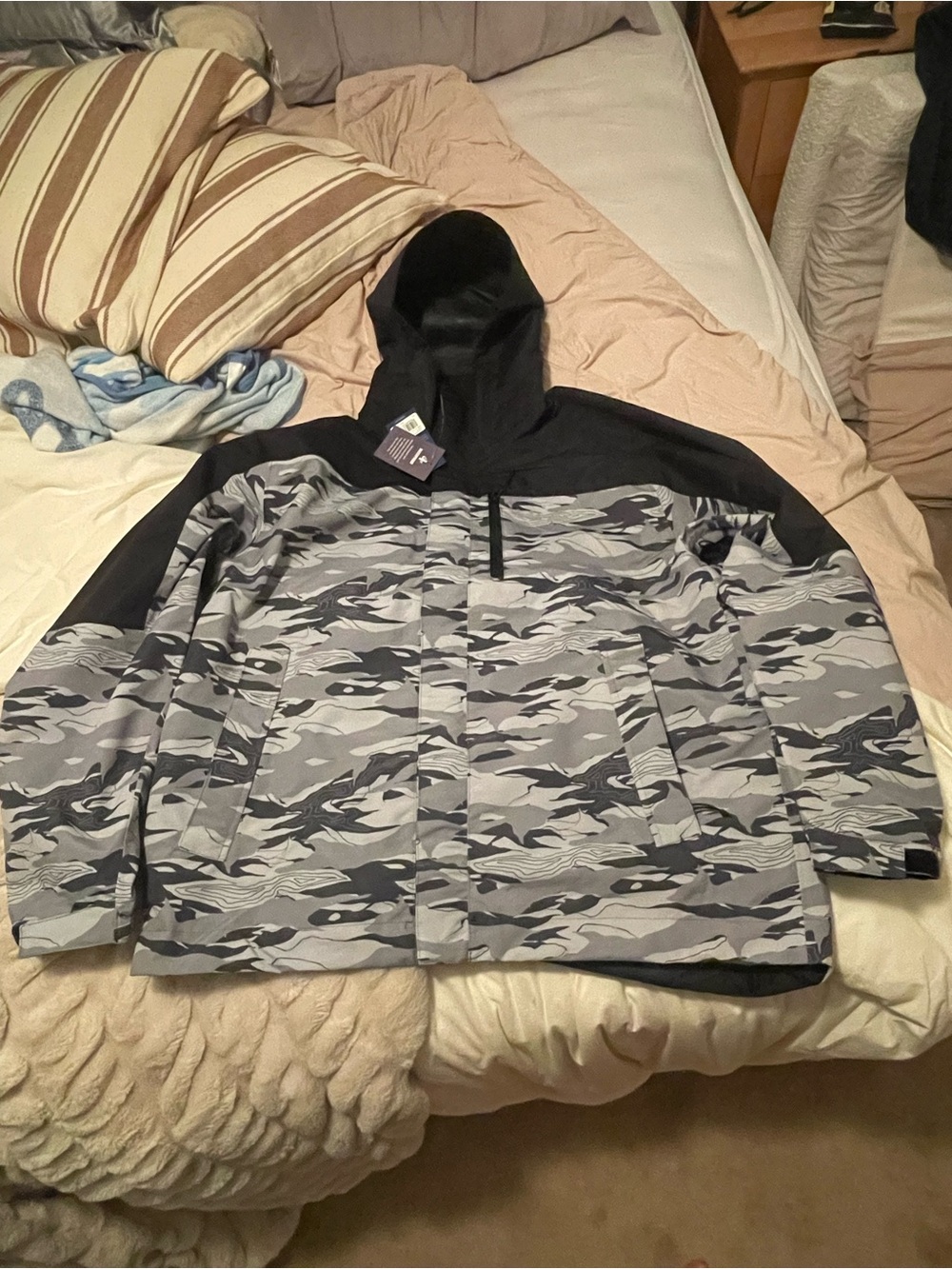Brand new Huk Grand Banks Tidal jacket
